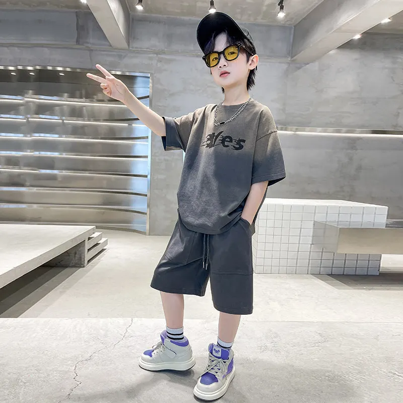 Корейский Детский костюм для мальчиков 2023, Летний Модный Комплект серого Цвета с градиентом, Одежда Для мальчиков-подростков, Хлопковый Вязаный Топ + Шорты, Наряды из 2 предметов Изображение 1