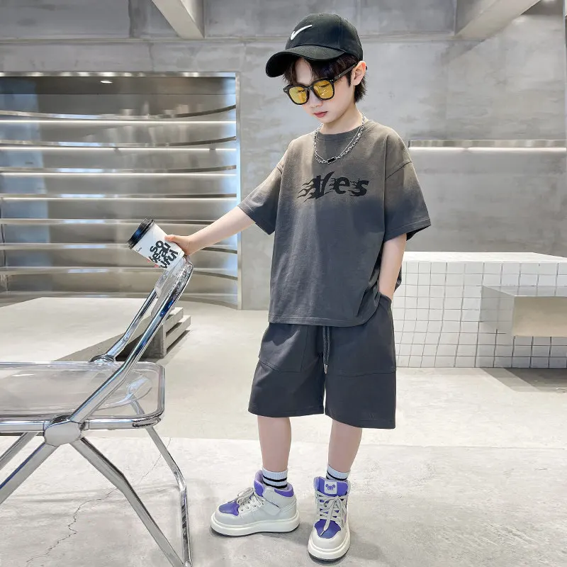 Корейский Детский костюм для мальчиков 2023, Летний Модный Комплект серого Цвета с градиентом, Одежда Для мальчиков-подростков, Хлопковый Вязаный Топ + Шорты, Наряды из 2 предметов Изображение 3