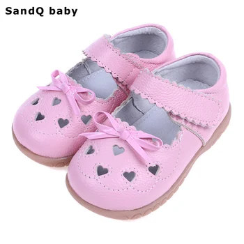 Летние Детские сандалии из натуральной кожи 2022 года, дышащие детские сандалии на плоской подошве для девочек в форме сердца, обувь принцессы для девочек